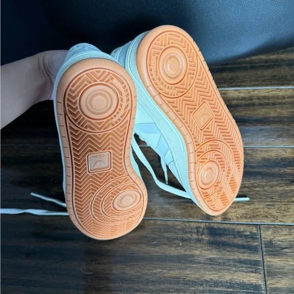 Veja V-12 Sneakers - Picture 6 of 6